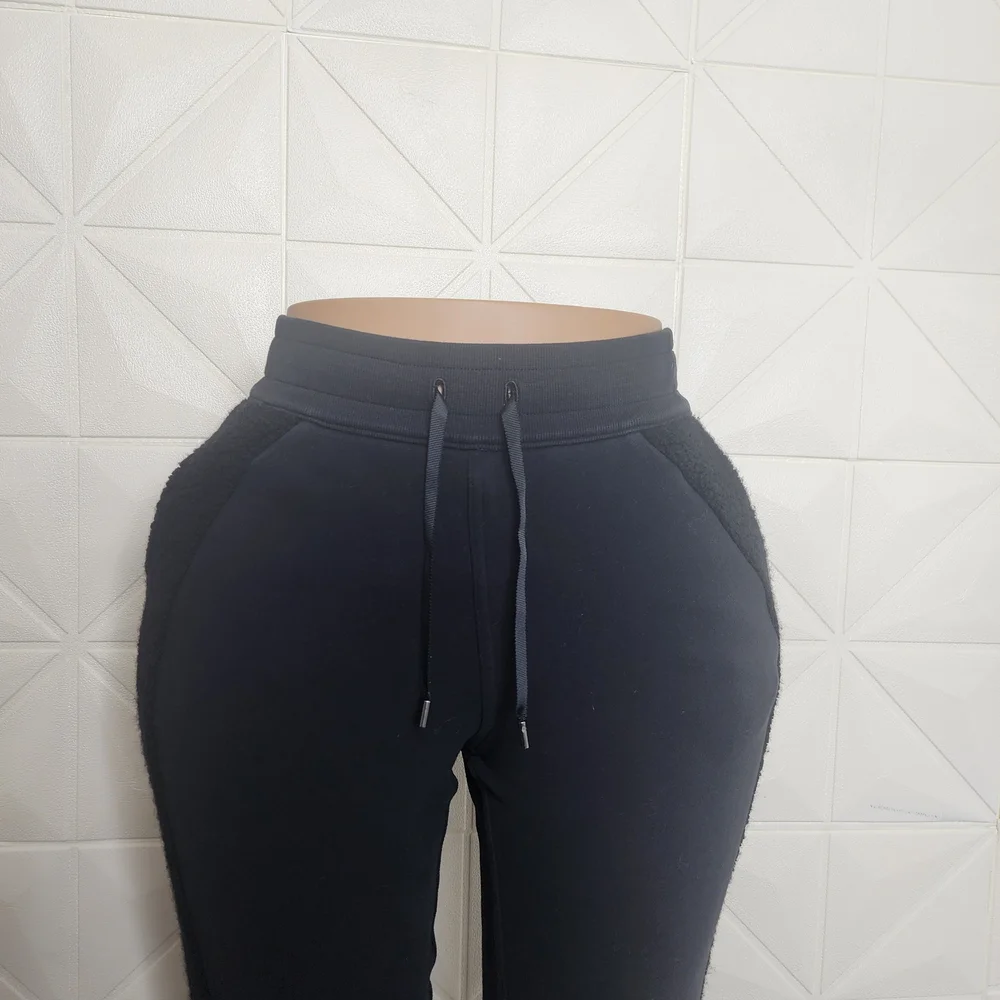 Lululemon Black Fleece Lined Jogger Pants Size 6 Cozy Lounge - Picture 2 of 8